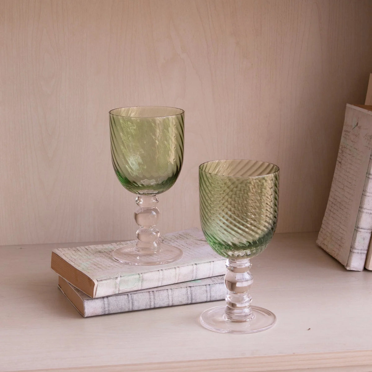 GLASS French Swirl Wine Set of 4 (Green) 8 fl oz