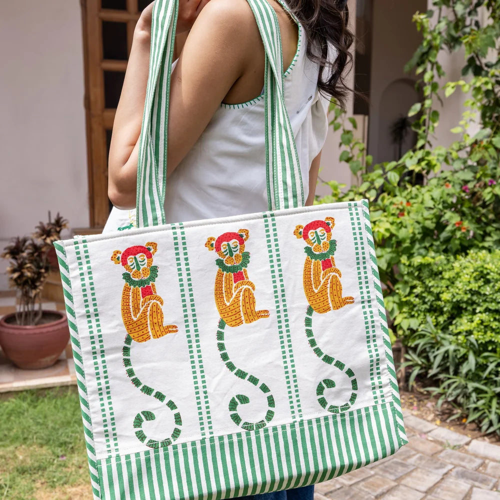 Jeu de Singes Tote Bag